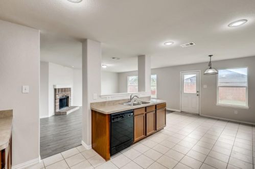 5704 Mountain Bluff Dr, Fort Worth TX  76179-7219 exterior