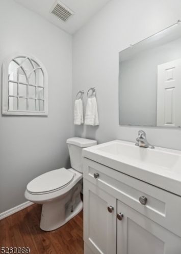 145 Nottingham Sq, Hackettstown NJ  07840-4236 exterior