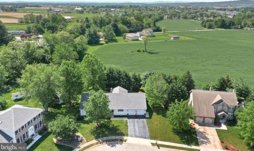 2865 Admire Springs Dr, York PA  17315-4584 exterior
