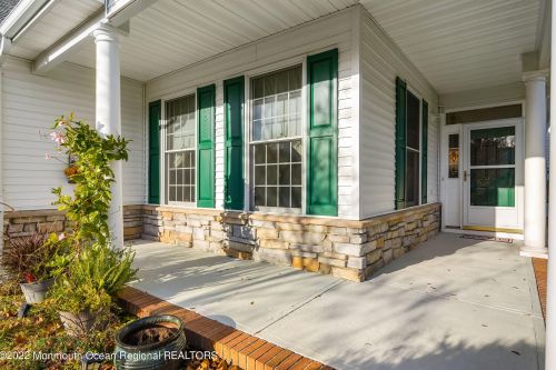 10 Persimmon Rd, Tinton Falls, NJ 07712-8544