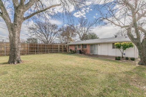 1811 Pleasant Run Rd, Carrollton TX 75006-7539 exterior