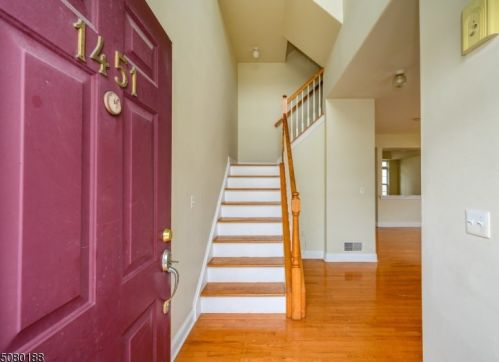 1451 Barnhardt Ln, Rahway, NJ 07065-5088