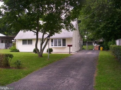 5 Wallace Ave, Trenton, NJ 08618-1955
