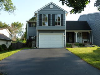 1324 Maroon Dr, Hoffman Estates IL  60120-8161 exterior