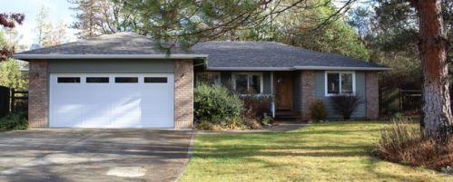 320 Green Acres Dr, Merlin, OR 97532-8738