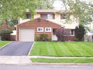 103 Elizabeth Ave, Iselin, NJ 08830-2143