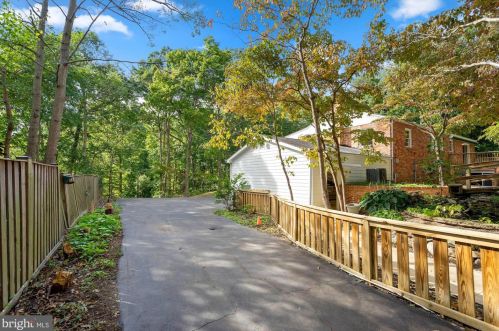 7301 Lackawanna Dr, Springfield VA  22150-4418 exterior