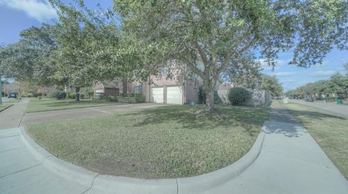 802 Hampton Dr, Pearland, TX 77584-7613