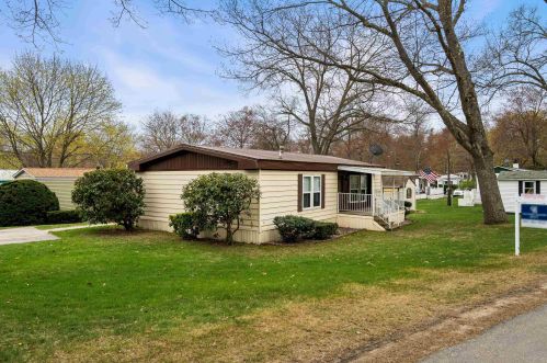 1 Kristopher Dr, Hampstead, NH 03841-2249