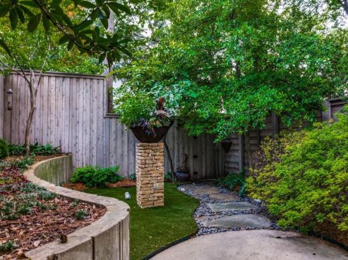 4030 Buena Vista St, Dallas TX  75204-7804 exterior