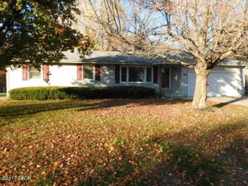 3 Madison St, Salem, IL 62881-2560