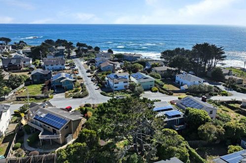 854 San Ramon Ave, Moss Beach, CA 94038-9751