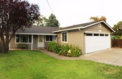 1471 Hillcourt St, Medford, OR 97504-6624