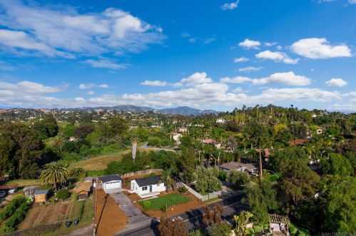 2047 Goodwin Dr, Vista, CA 92084-2513