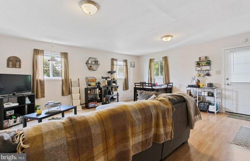 564 Broadway, Hanover, PA 17331-2063