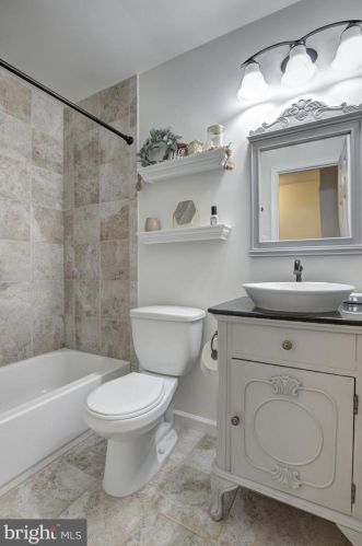 6369 Buffie Ct, Springfield VA  22015-3401 exterior