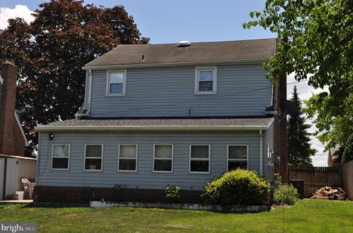 1949 Leonard St, York, PA 17404-5232