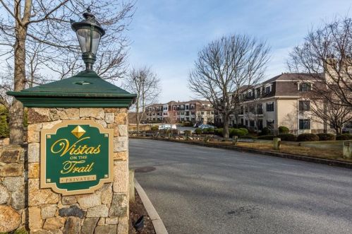 108 Vistas Ct, Warwick, RI 02818-5107