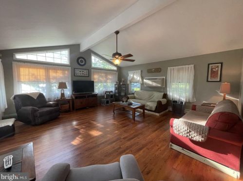 160 Crst Ave, Trenton NJ  08690-2103 exterior