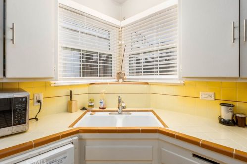 3637 1st Ave, Glendale CA  91214-2429 exterior