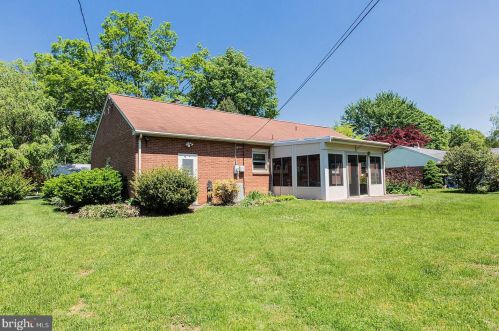 54 Sunrise Ave, Lancaster PA  17601-3942 exterior