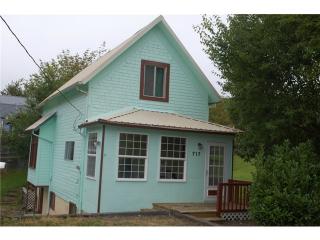 717 Hampshire St, Raymond, WA 98577-9628