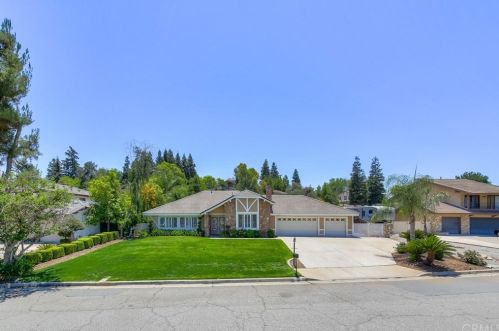 1662 Camelot Dr, Redlands, CA 92374-6457