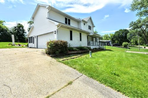 40217 Sibley Dr, Antioch, IL 60002-8423