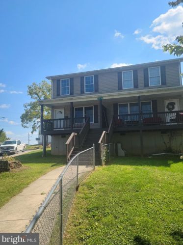 101 Park St, Charles Town, WV 25414-1731