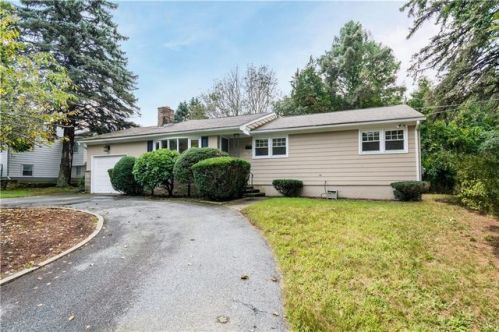 14 Setian Cir, Providence, RI 02919-3319