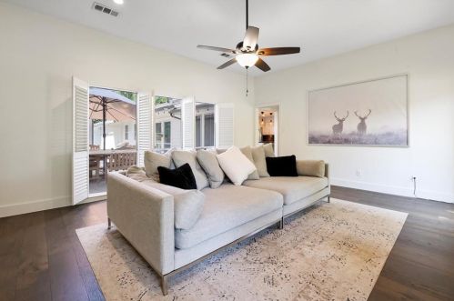 7305 Crofton Dr, Dallas TX  75231-4807 exterior