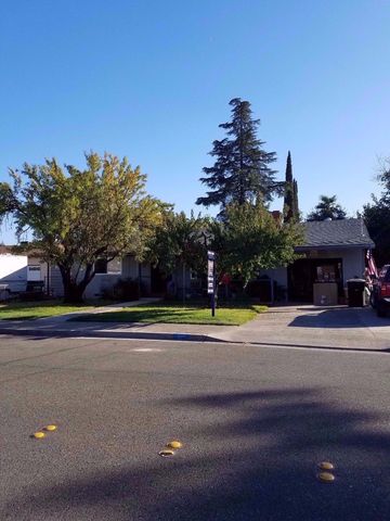 1119 Allen St, Valley Home, CA 95361-2859