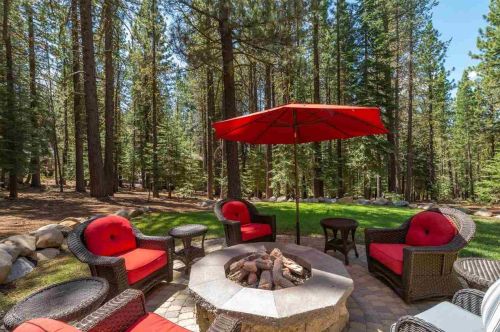 11090 Sitzmark Way, Truckee CA  96161-6128 exterior
