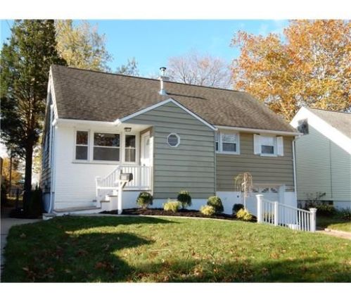 129 Pleasant Ave, Iselin, NJ 08830-2315