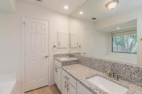 1602 Palisades Dr, Carrollton TX 75007-5043 exterior