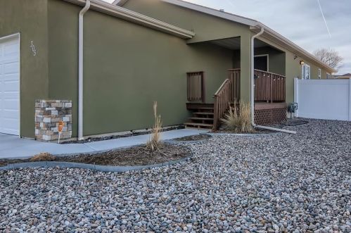 305 Laird Dr, Pueblo, CO 81007-2737