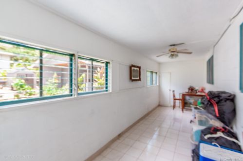 1607 Machado St, Honolulu HI  96819-3728 exterior