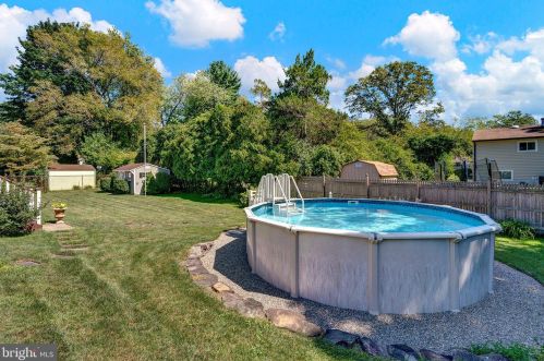 11 Corey Dr, Trenton NJ  08628-1503 exterior