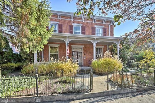 243 Hanover St, Carlisle, PA 17013-3957