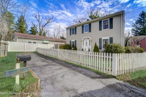 2 Railroad Ave, Middletown, NJ 07748-2528