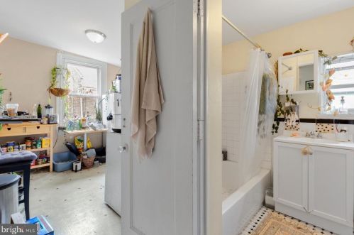 1138 19 St, Philadelphia PA  19146-2936 exterior