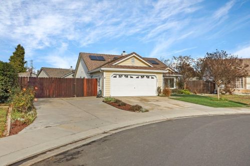 1555 Elia Ct, Manteca, CA 95337-9611