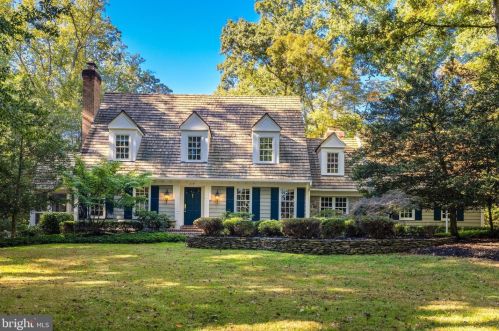 214 Falcon Ridge Rd, Great Falls, VA 22066-3519