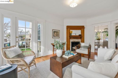 2261 Derby St, Berkeley, CA 94705-1017