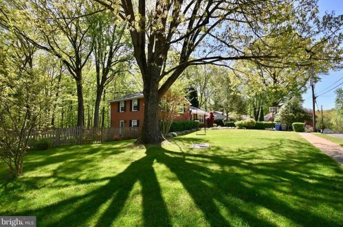 6700 Harwood Pl, Springfield, VA 22152-2419