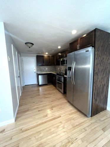 709 Elmwood Dr, Hudson NH  03051-3245 exterior