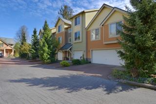 366 Pebble Ln, Bellevue, WA 98027-5631