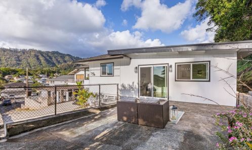 2803 Henry St, Honolulu HI  96817-1144 exterior