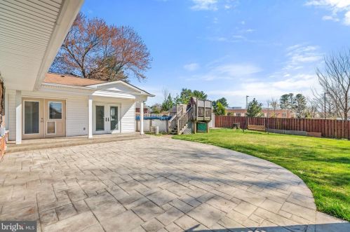 8017 Ellet Rd, Springfield VA  22151-1921 exterior