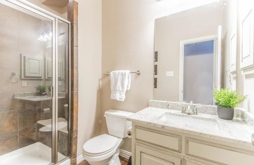 6911 Cyn Mdw Dr, Garland TX  75048-3050 exterior